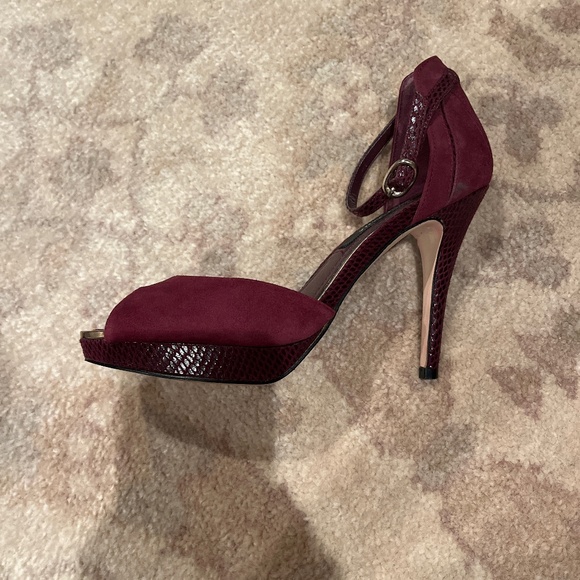 Heels - Picture 4 of 4